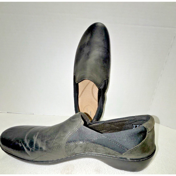 Collection by Clarks Ultimate Comfort Shoes Sz 9M Black Slip On Side Designs - Picture 3 of 11